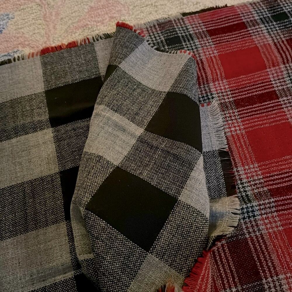 Large‎ reversible scarf